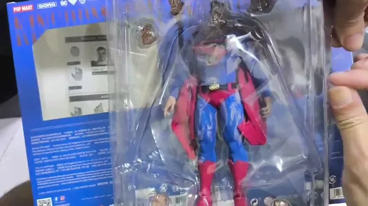 Quick Unboxing of Pop Mart Gong Studio DC Superman Kingdom Come Action figure